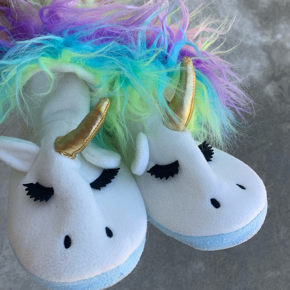 Unicorn Slippers M/L No 🦄 unicorns were damaged in making these slippers.